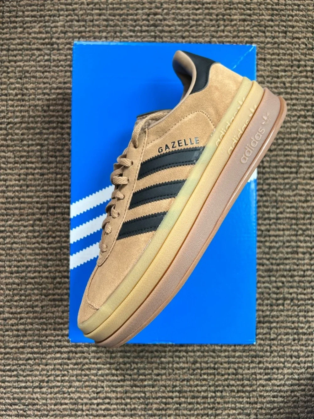 NEVER WORN adidas Women’s Gazelle BOLD Suede Sneakers in Tan with Gray Stripes - Picture 4 of 5